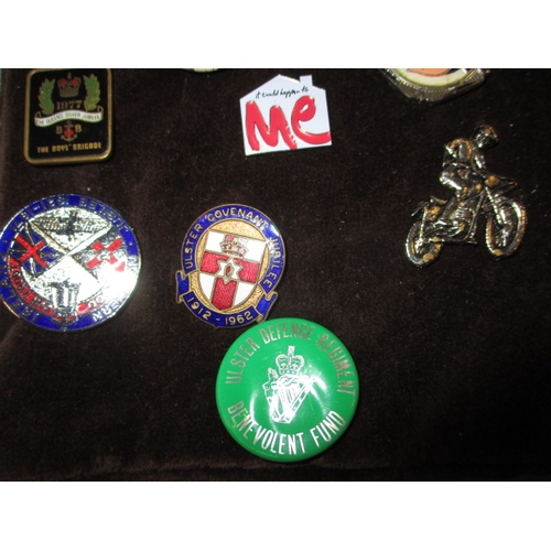 92 - A collection of vintage badges and stick pins, all in pre-owned condition