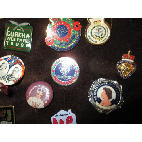 92 - A collection of vintage badges and stick pins, all in pre-owned condition