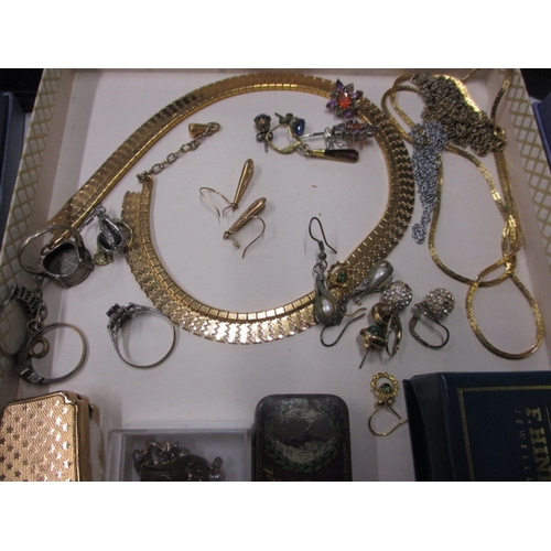 109 - A parcel of vintage costume jewellery, all in used condition