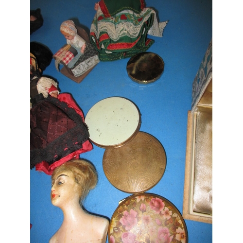 133 - A parcel of  miscellaneous collectables, to include powder compacts, dolls and spoons, all in used c... 