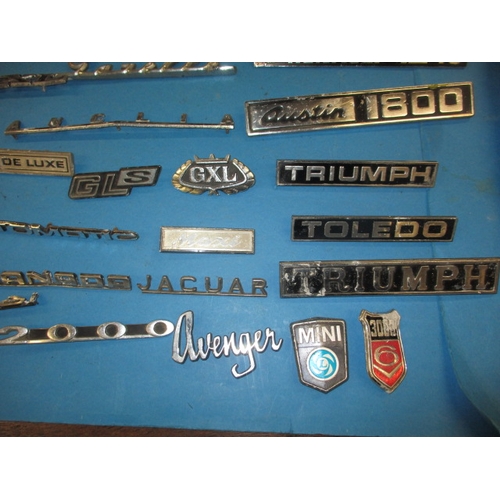 141 - A large collection of vintage vehicle model identification badges, to include numerous commercial ex... 