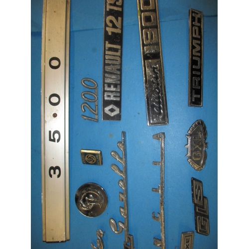 141 - A large collection of vintage vehicle model identification badges, to include numerous commercial ex... 