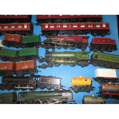 144 - A very large quantity of vintage ‘00’ gauge model railway locos and rolling stock, and other accesso... 