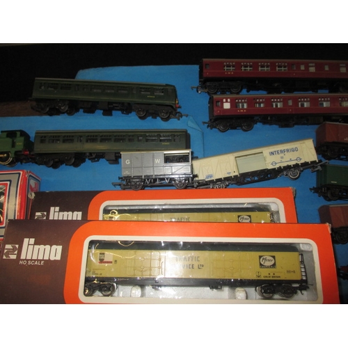 144 - A very large quantity of vintage ‘00’ gauge model railway locos and rolling stock, and other accesso... 