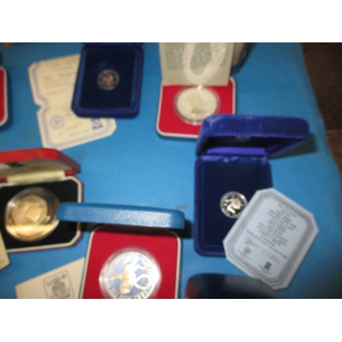 148 - A parcel of special edition collectors coins, most silver, to include Proof and Piedfort examples, a... 