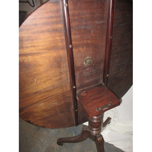 169 - A good antique mahogany tip top  table, approx. diameter 91cm, in good pre-owned condition