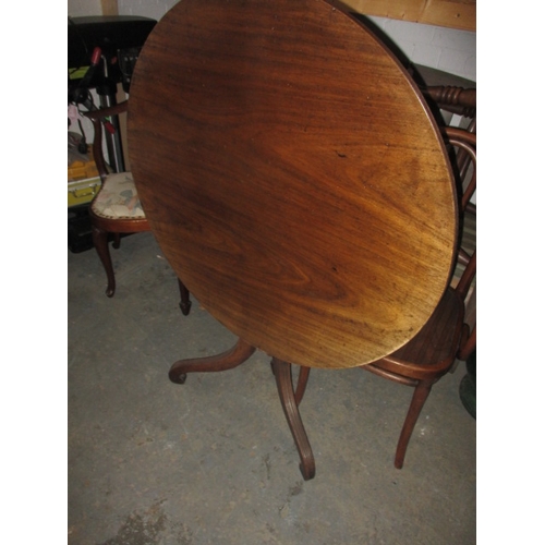 169 - A good antique mahogany tip top  table, approx. diameter 91cm, in good pre-owned condition