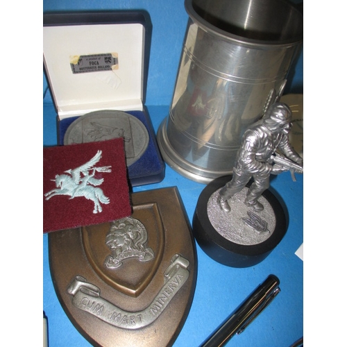 174 - A parcel of military related collectables, to include genuine SAS items, all from the estate of a 22... 