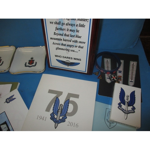 174 - A parcel of military related collectables, to include genuine SAS items, all from the estate of a 22... 