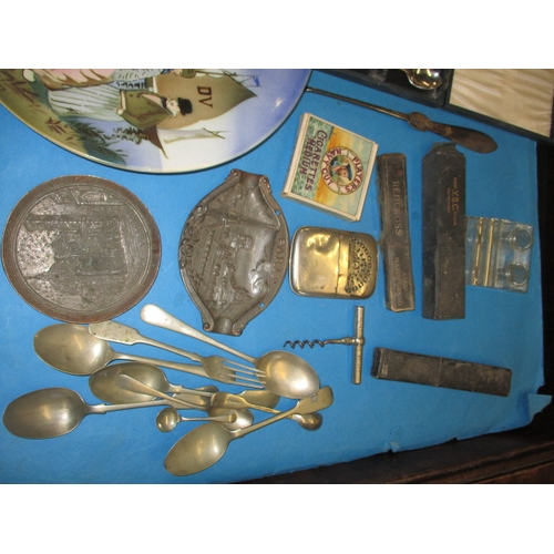 184 - A parcel of miscellaneous collectables, to include lighters, coins and a clock, all in used conditio... 