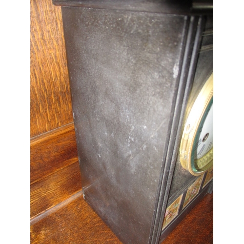 187 - A vintage slate mantle clock, approx. height 28cm, having key and pendulum, not tested as to functio... 