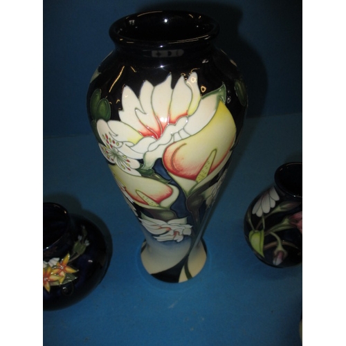 196 - Six pieces of contemporary Moorcroft. Various dates, all with no observed damage. Approximate height... 