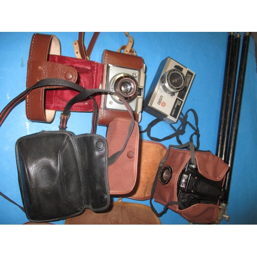 214 - An assortment of vintage cameras and binoculars, all in used condition and not tested as to function