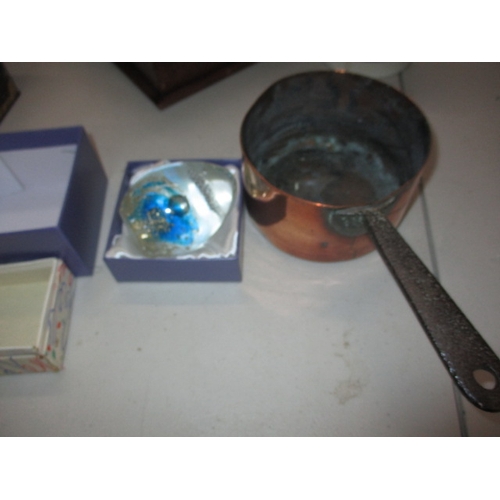 226 - A quantity of miscellanea to include a jewellery box and work box. All in pre-owned condition