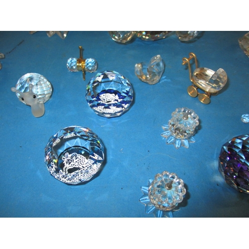 231 - A parcel of lead crystal glass ornaments, to include examples by Swarovski, all in used condition, o... 