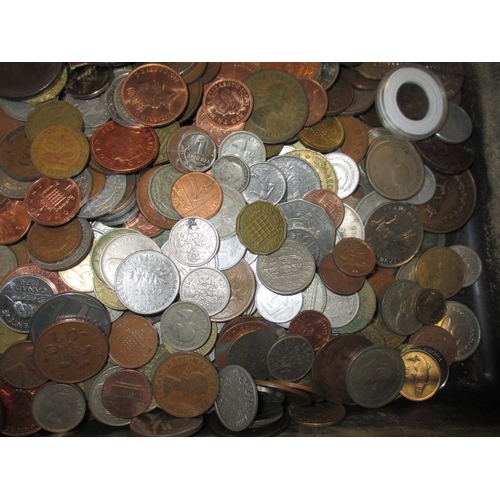 236 - A large quantity of Georgian and later world coins, approx. 15kg in total, all circulated