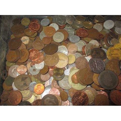 236 - A large quantity of Georgian and later world coins, approx. 15kg in total, all circulated