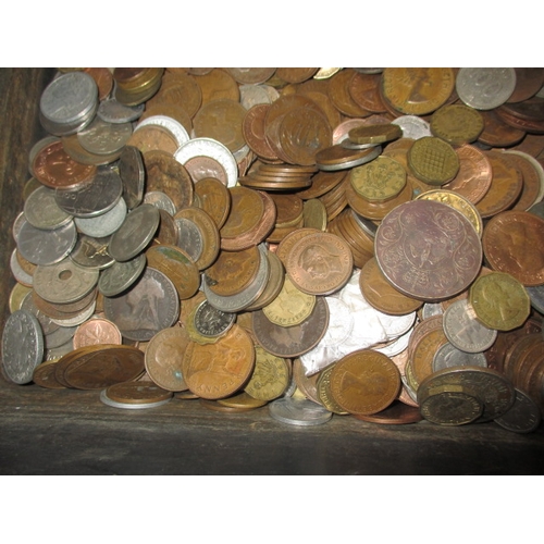 238 - A large quantity of Victorian and later world coins, approx. 15kg in total, all circulated