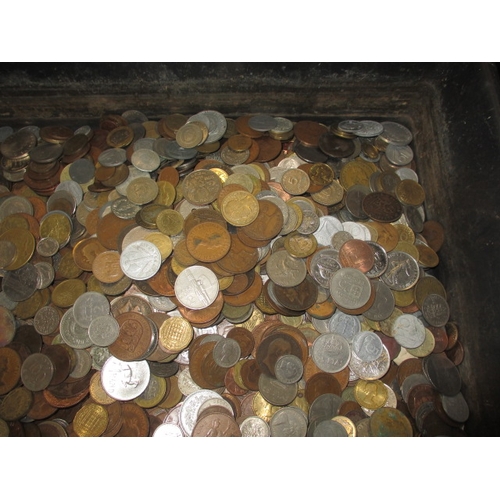 238 - A large quantity of Victorian and later world coins, approx. 15kg in total, all circulated