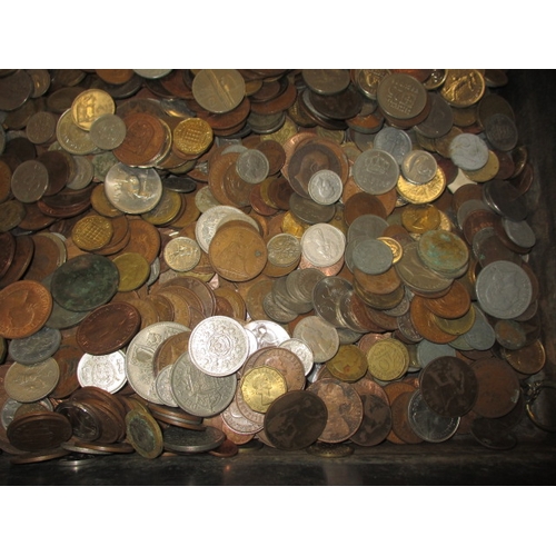 238 - A large quantity of Victorian and later world coins, approx. 15kg in total, all circulated