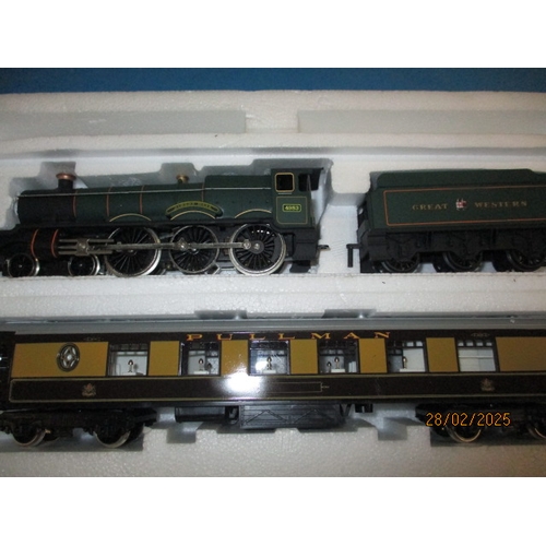 260 - A 1970s boxed Hornby railway set, Silver Jubilee pullman, 00 gauge, R687 pullman set, in near unused... 