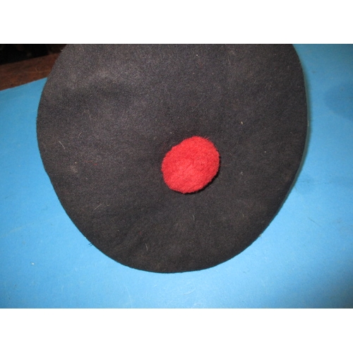 271 - A WWII Seaforth Highlanders beret, dated 1942, in pre-owned condition