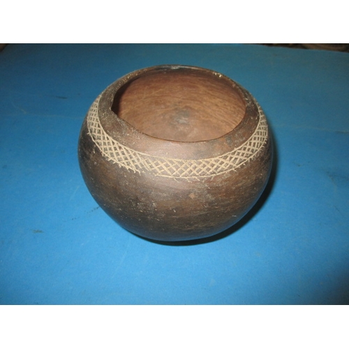 323 - A late 19th early 20th century Zulu river clay drinking vessel (UKHAMBA) another later example and 3... 