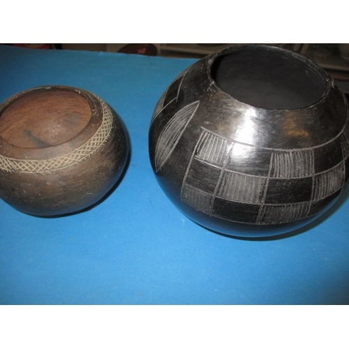 323 - A late 19th early 20th century Zulu river clay drinking vessel (UKHAMBA) another later example and 3... 