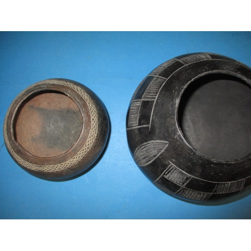 323 - A late 19th early 20th century Zulu river clay drinking vessel (UKHAMBA) another later example and 3... 