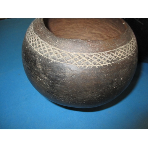 323 - A late 19th early 20th century Zulu river clay drinking vessel (UKHAMBA) another later example and 3... 