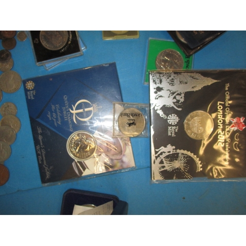 A parcel of collectable coins, to include a Guernsey 3 coin silver ...