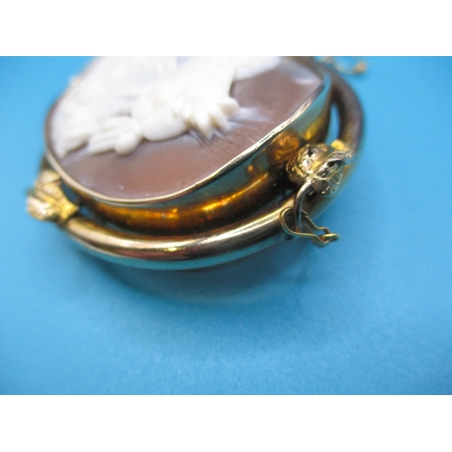 153 - A large yellow metal mounted cameo brooch, in useable pre-owned condition