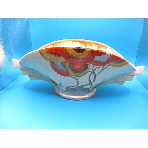 300 - A 1930s Clarice Cliff Daffodill shape 450 bowl in the Rhodanthe design, A clean unrestored example