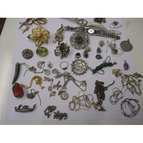 180 - A parcel of vintage costume jewellery, to include gold and silver items, all in used condition, appr...