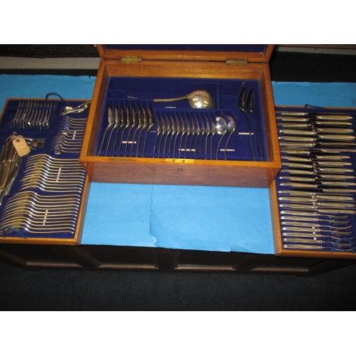 200 - A sterling silver canteen of cutlery, 12 place setting plus serving spoons and ladles etc, approx 5.... 