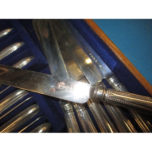 200 - A sterling silver canteen of cutlery, 12 place setting plus serving spoons and ladles etc, approx 5.... 