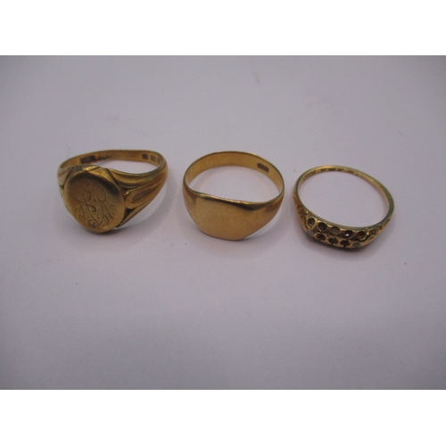 86 - Three vintage gold rings, two clearly marked 18ct the other worn, approx gross parcel weight 16.4g, ... 