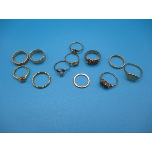 90 - A parcel of gold and yellow metal rings, various types, some with damages, approx gross parcel weigh... 