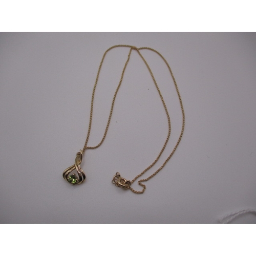 129 - A 9ct yellow gold necklace with peridot pendant, approx linear length 44cm, approx weight 2.7g, in u... 