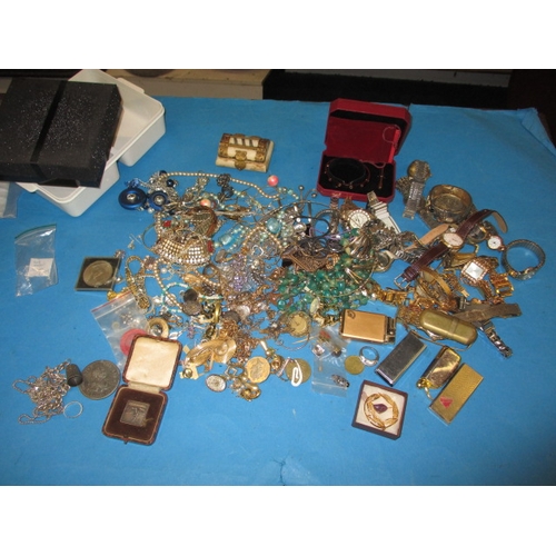 185 - A parcel of costume jewellery to include some silver items, some damages, all in used condition