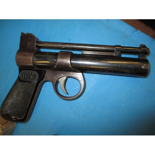 287 - A vintage Webley & Scott junior .177 air pistol in original box and a Chinese break barrel .22 air r... 