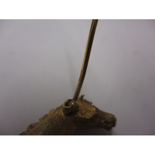 138 - A 9ct yellow gold brooch in the form of a running horse, approx weight 15.6g in useable pre-owned co... 