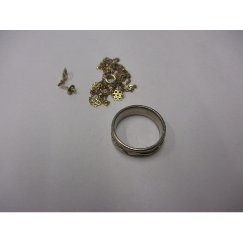 100 - A vintage 18ct gold wedding band and a 9ct gold chain, approx ring size ‘P’, approx weight 8.4g, cha... 