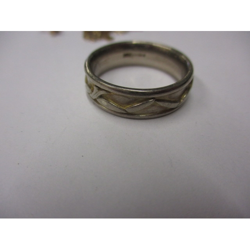 100 - A vintage 18ct gold wedding band and a 9ct gold chain, approx ring size ‘P’, approx weight 8.4g, cha... 