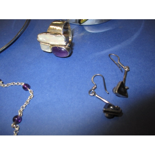 187 - A parcel of silver and white metal costume jewellery, all in used condition, approx parcel weight 93... 