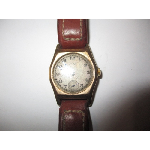 176 - A vintage 9ct gold cased gents wrist watch, in current working order with use related marks