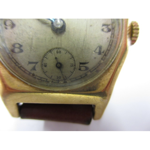176 - A vintage 9ct gold cased gents wrist watch, in current working order with use related marks