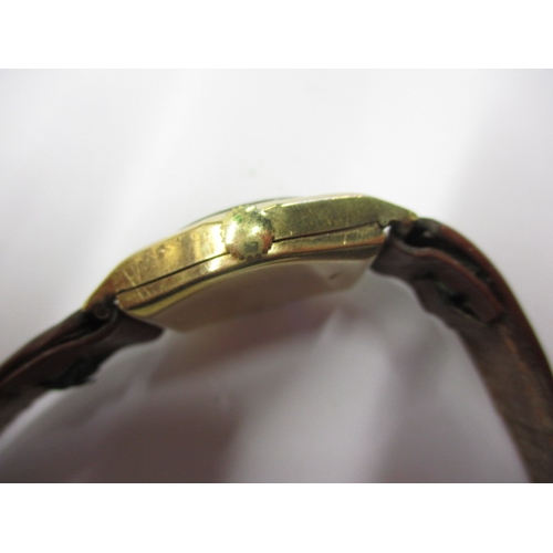176 - A vintage 9ct gold cased gents wrist watch, in current working order with use related marks