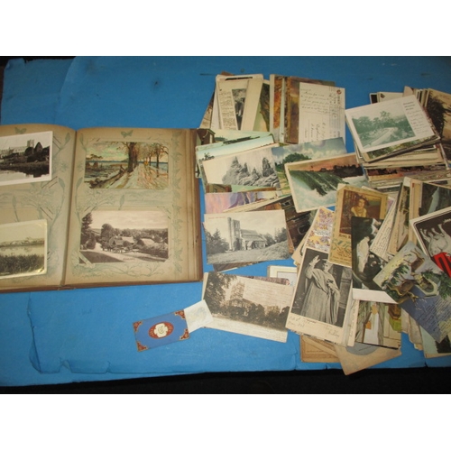 A large quantity of vintage postcards, over 300 in total, to include ...