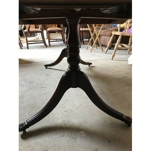 43 - VINTAGE Extendable Dining Table

This is a very nice solid mahogany dining table. It does have a few... 